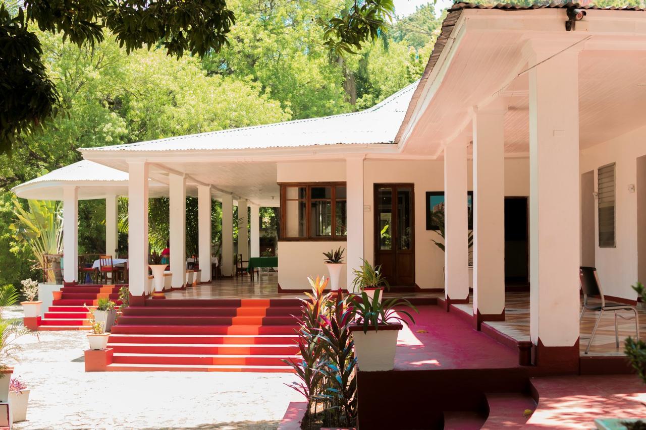 Le Grand Hotel Beck Cap-Haïtien Exteriör bild